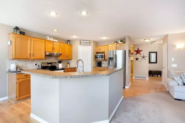 1046 Coventry DR NE, Calgary, AB T3K4P2