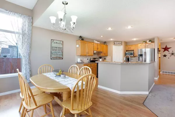 1046 Coventry DR NE, Calgary, AB T3K4P2