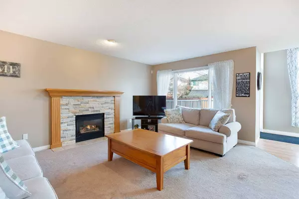 1046 Coventry DR NE, Calgary, AB T3K4P2