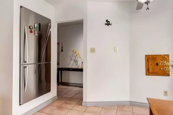 7103 Hunterwood RD NW, Calgary, AB T2K 4J5