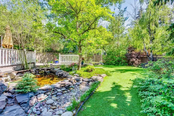 2 Varston PL NW, Calgary, AB T3A 0B7