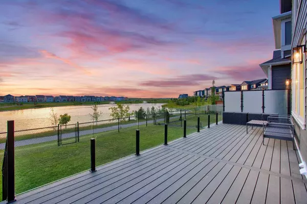 21 Lucas CV NW, Calgary, AB T3P 1M4