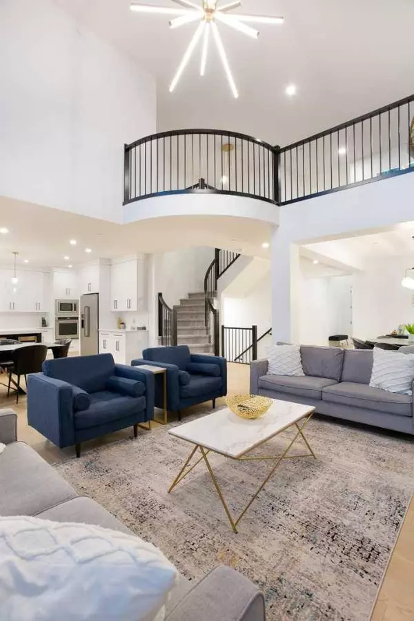 21 Lucas CV NW, Calgary, AB T3P 1M4