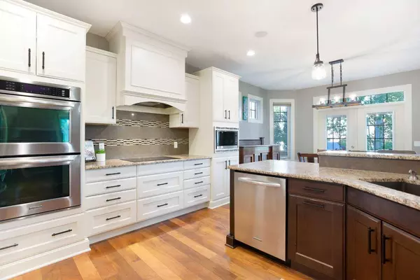 102 Cooperstown LN SW, Airdrie, AB T4B 0Z9