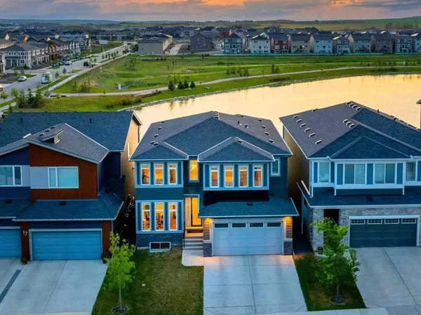 21 Lucas CV NW, Calgary, AB T3P 1M4