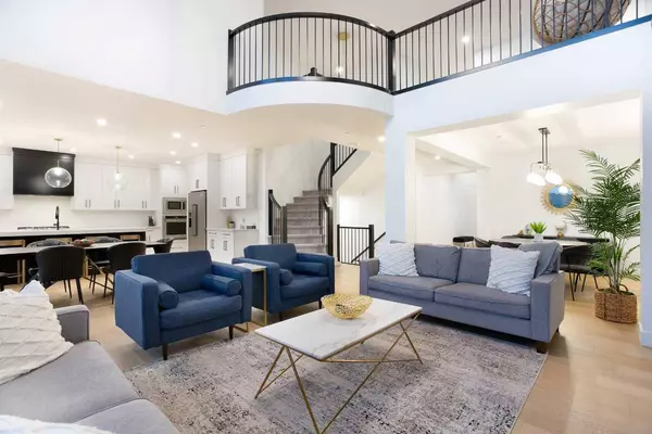 21 Lucas CV NW, Calgary, AB T3P 1M4