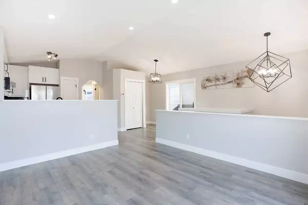 125 Martinpark WAY NE, Calgary, AB T3J 3M8