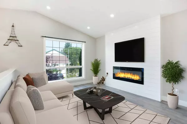 125 Martinpark WAY NE, Calgary, AB T3J 3M8