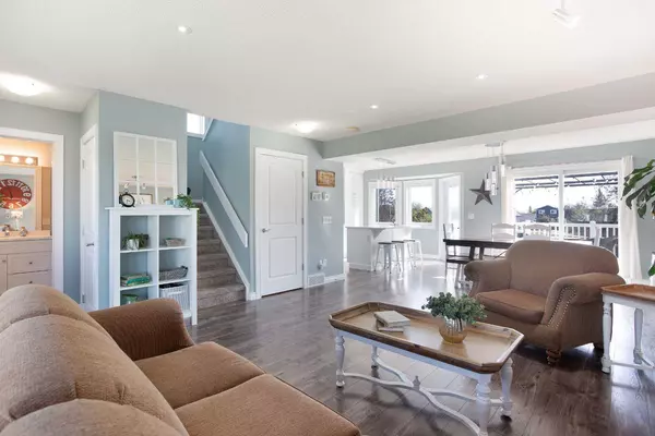 126 Elizabeth WAY SE, Airdrie, AB T4B 3T7