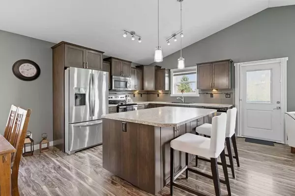 85 Lalor DR, Red Deer, AB T4R 0R6