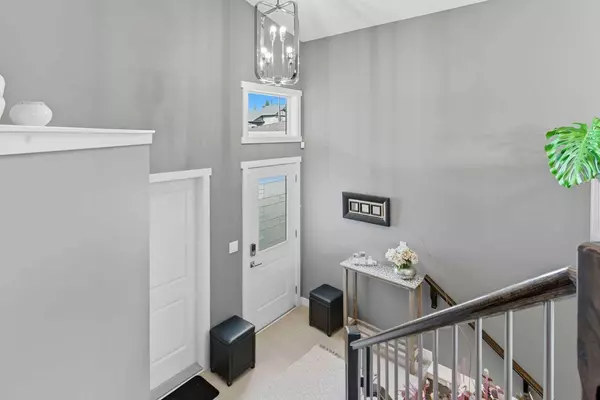 85 Lalor DR, Red Deer, AB T4R 0R6