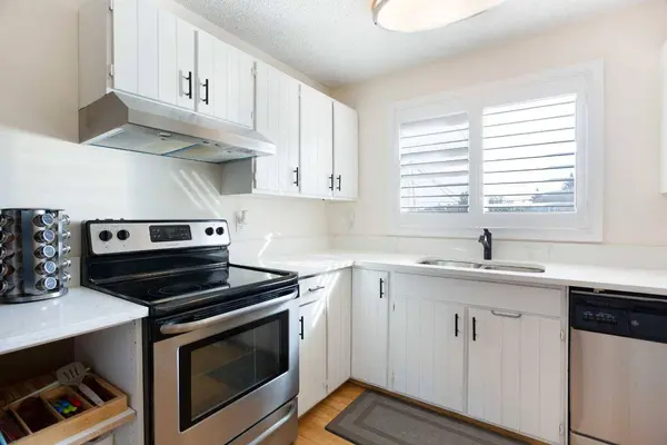 1522 35 ST SE, Calgary, AB T2A 1B3