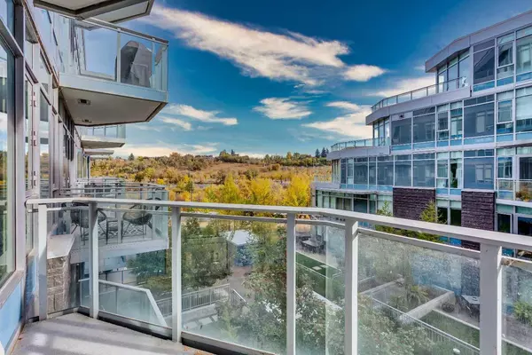 138 Waterfront CT SW #311, Calgary, AB T2P 1L1