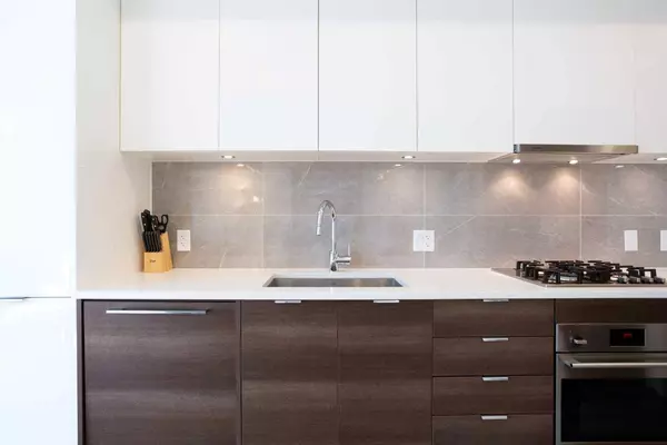 138 Waterfront CT SW #311, Calgary, AB T2P 1L1