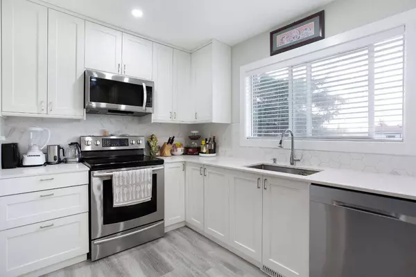 119 Maranda Close NE, Calgary, AB T2A 3E7