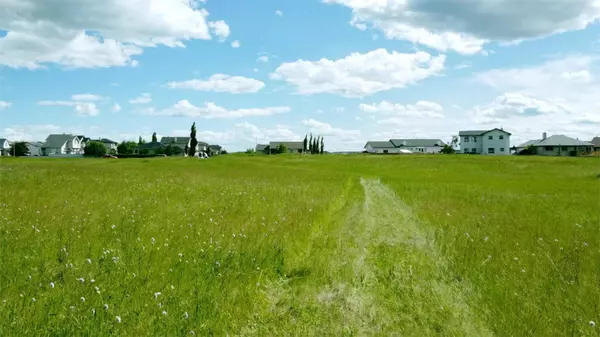 4 Avenue SE, Diamond Valley, AB T0L 1H0