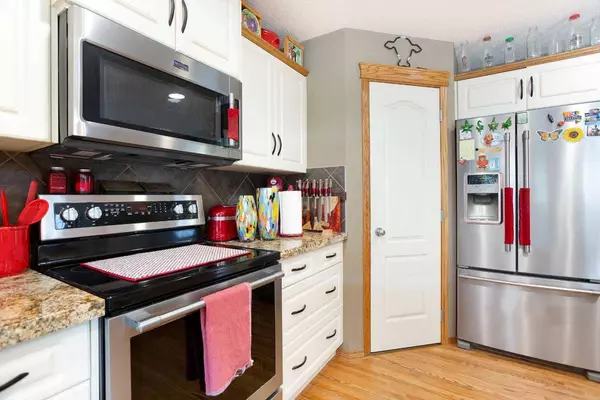 196 Brightondale Close SE, Calgary, AB T2Z 4M6