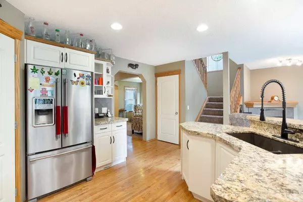 196 Brightondale Close SE, Calgary, AB T2Z 4M6