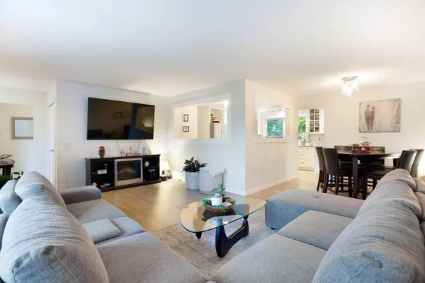 343 Canterbury DR SW, Calgary, AB T2W 1H8