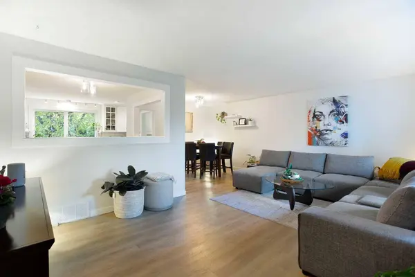 343 Canterbury DR SW, Calgary, AB T2W 1H8