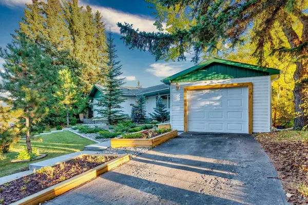 343 Canterbury DR SW, Calgary, AB T2W 1H8