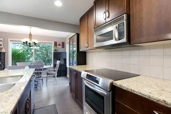 332 New Brighton PL SE, Calgary, AB T2Z 4W6