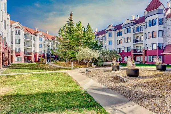 60 Royal Oak PLZ NW #217, Calgary, AB T3G 0A7