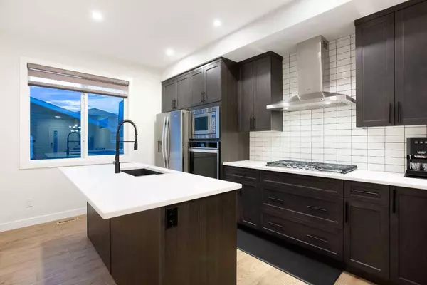 210 Chelsea Heath, Chestermere, AB T1X 2N5