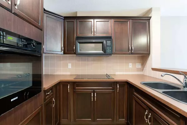 60 Royal Oak PLZ NW #217, Calgary, AB T3G 0A7