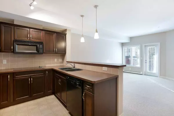 60 Royal Oak PLZ NW #217, Calgary, AB T3G 0A7