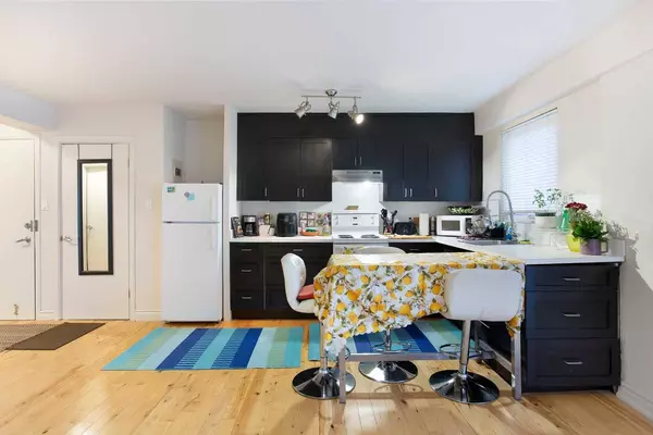 1027 12 AVE SW #302, Calgary, AB T2R 0J5