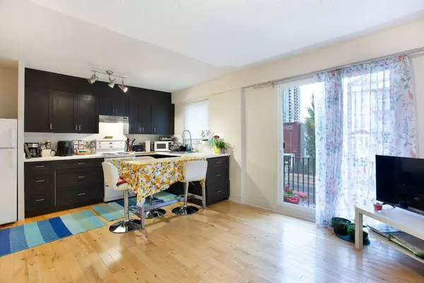 1027 12 AVE SW #302, Calgary, AB T2R 0J5