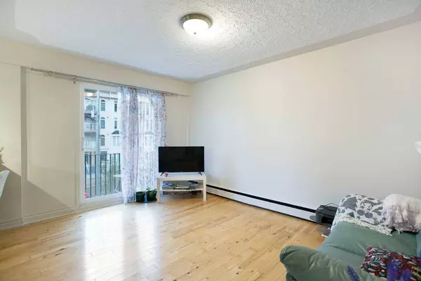 1027 12 AVE SW #302, Calgary, AB T2R 0J5