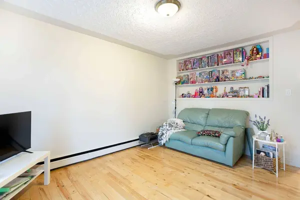 1027 12 AVE SW #302, Calgary, AB T2R 0J5