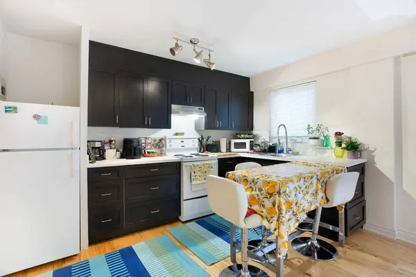 1027 12 AVE SW #302, Calgary, AB T2R 0J5