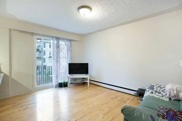 1027 12 AVE SW #302, Calgary, AB T2R 0J5