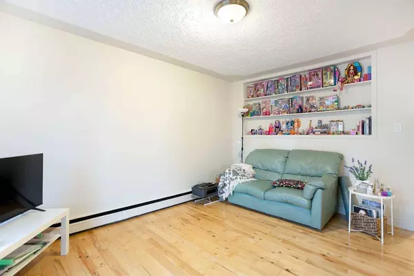 1027 12 AVE SW #302, Calgary, AB T2R 0J5