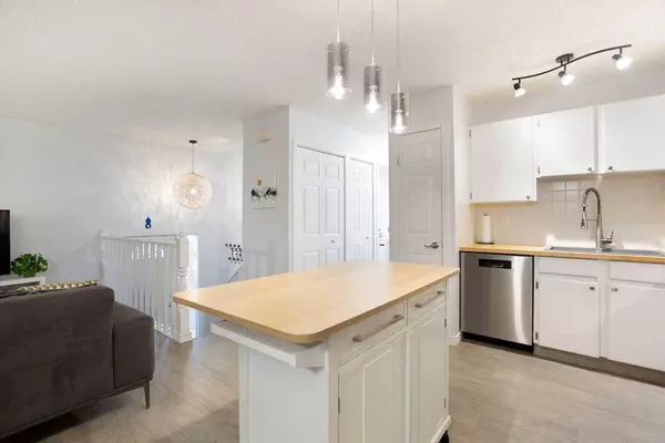 5248 19 AVE NW, Calgary, AB T3B 0T2