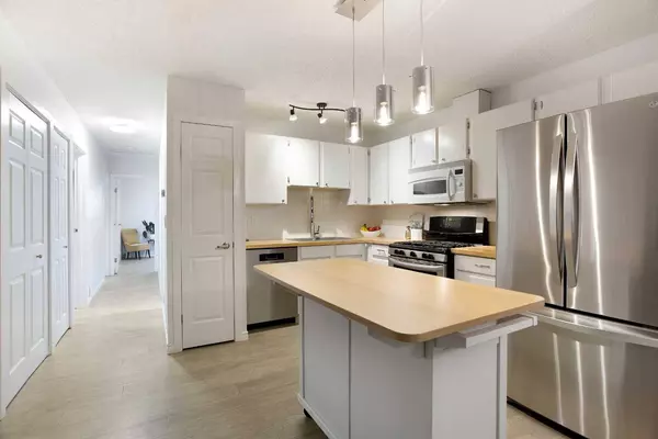 5248 19 AVE NW, Calgary, AB T3B 0T2