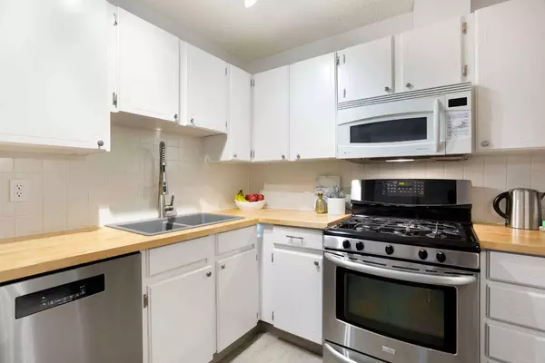 5248 19 AVE NW, Calgary, AB T3B 0T2