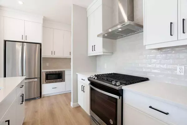 125 Cranbrook GDNS SE, Calgary, AB T3M 3C3