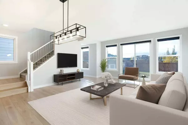 125 Cranbrook GDNS SE, Calgary, AB T3M 3C3