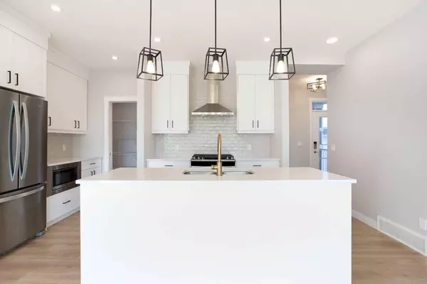 125 Cranbrook GDNS SE, Calgary, AB T3M 3C3