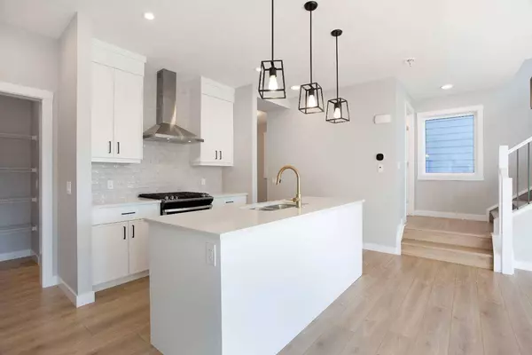 125 Cranbrook GDNS SE, Calgary, AB T3M 3C3