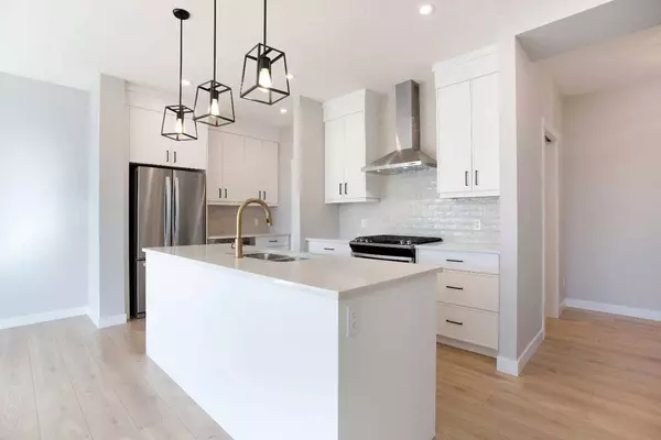 125 Cranbrook GDNS SE, Calgary, AB T3M 3C3