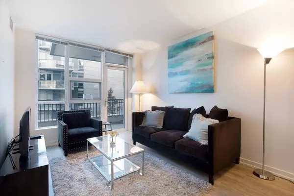 51 Waterfront Mews SW #205, Calgary, AB T2P 0X3