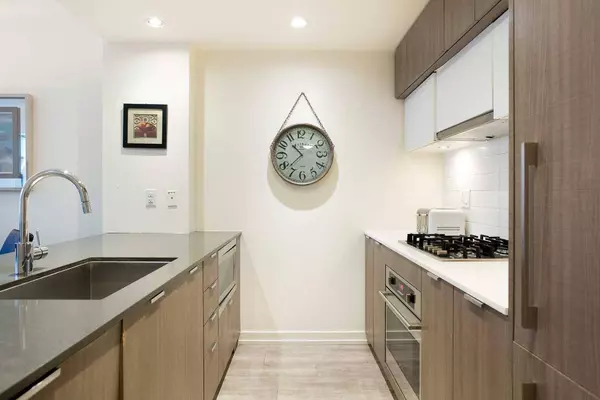 51 Waterfront Mews SW #205, Calgary, AB T2P 0X3