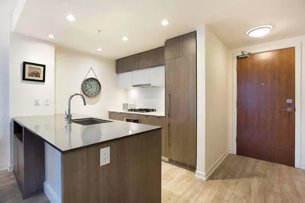 51 Waterfront Mews SW #205, Calgary, AB T2P 0X3