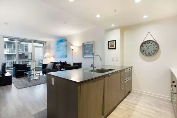 51 Waterfront Mews SW #205, Calgary, AB T2P 0X3