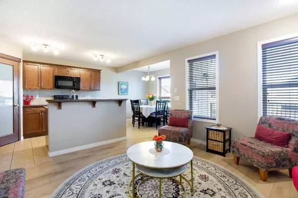 28 Kinlea Link NW, Calgary, AB T3R 0C4